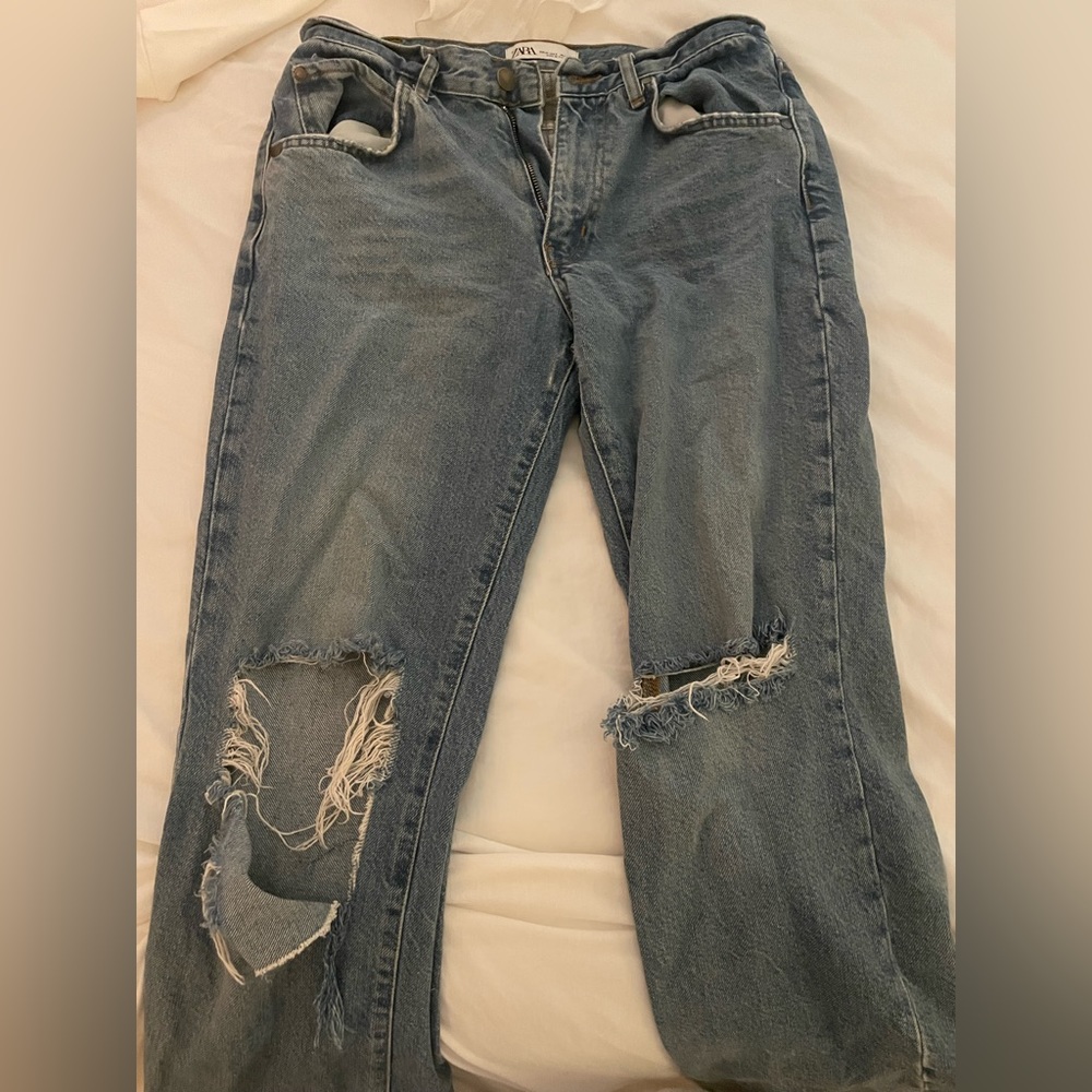 Zara low waisted ripped jeans light medium wash